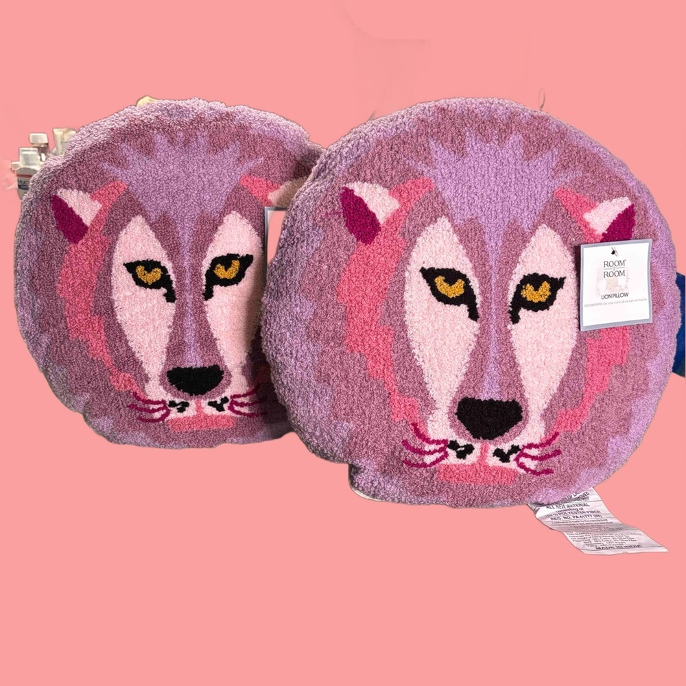 1 Lion Face Embroidered‎ Round Decorative Accent Animal Pillow1 15x 15”.